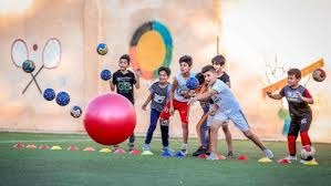 2014年NBA总决赛，莱昂纳德以场均17.8分6.4篮板2.0助攻1.6抢断的全面表现，全票当选FMVP，他的防守端成功限制了詹姆斯，是马刺夺冠的核心功臣。